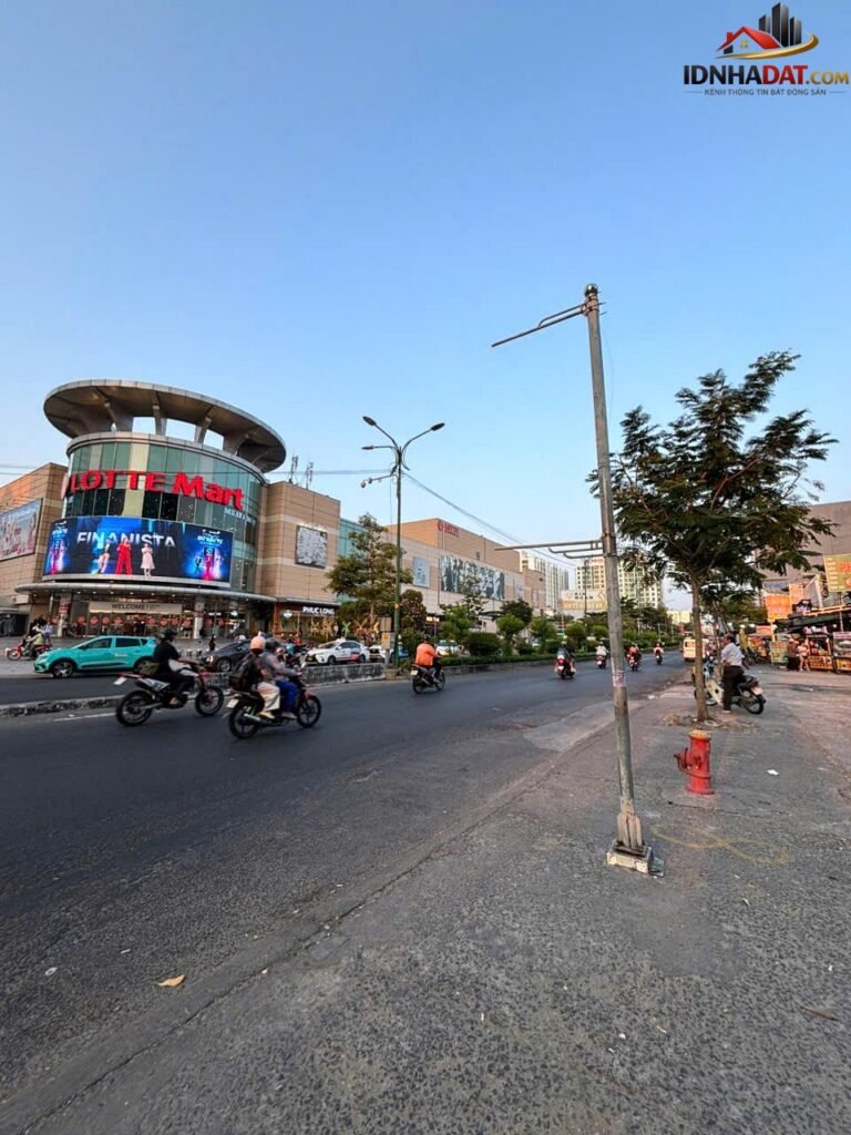 Bán Nhà Quận 7, Mặt Tiền 4M, Nở Hậu, Xe Hơi Đậu Cửa, Gần Lotte, Trần Xuân Soạn – Diện tích 40m2 – Giá 4.75 tỷ