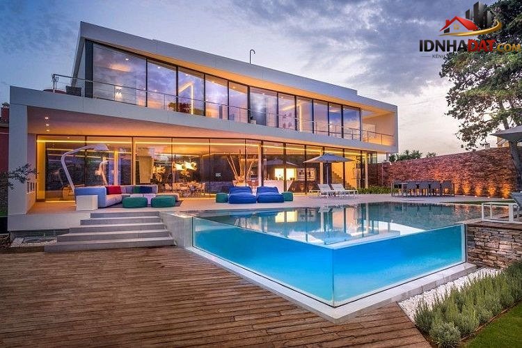 Biệt thự hiện đại có bể bơi giúp gia chủ giảm nhiệt vào mùa nóng - Ảnh 2.