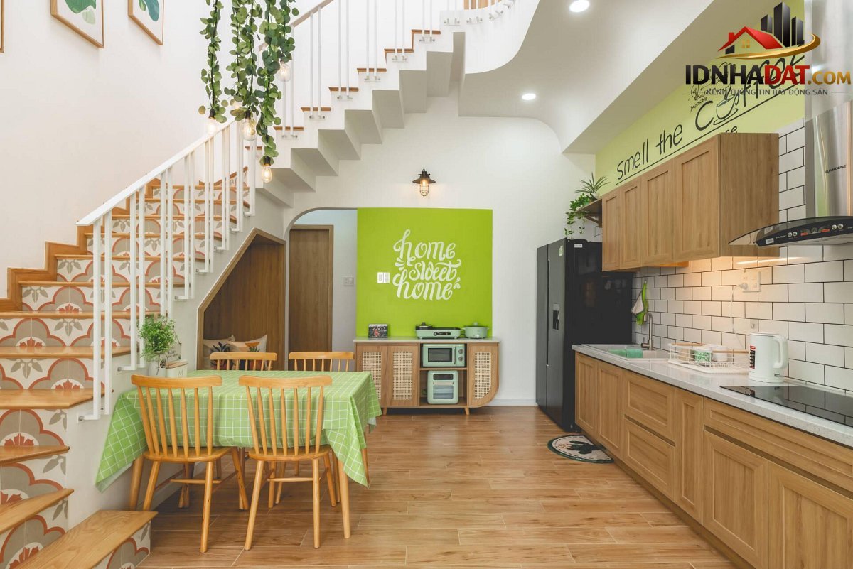 Ngôi nhà dùng gam màu chói lóa, độc đáo và đẹp đến không ngờ - Ảnh 13.