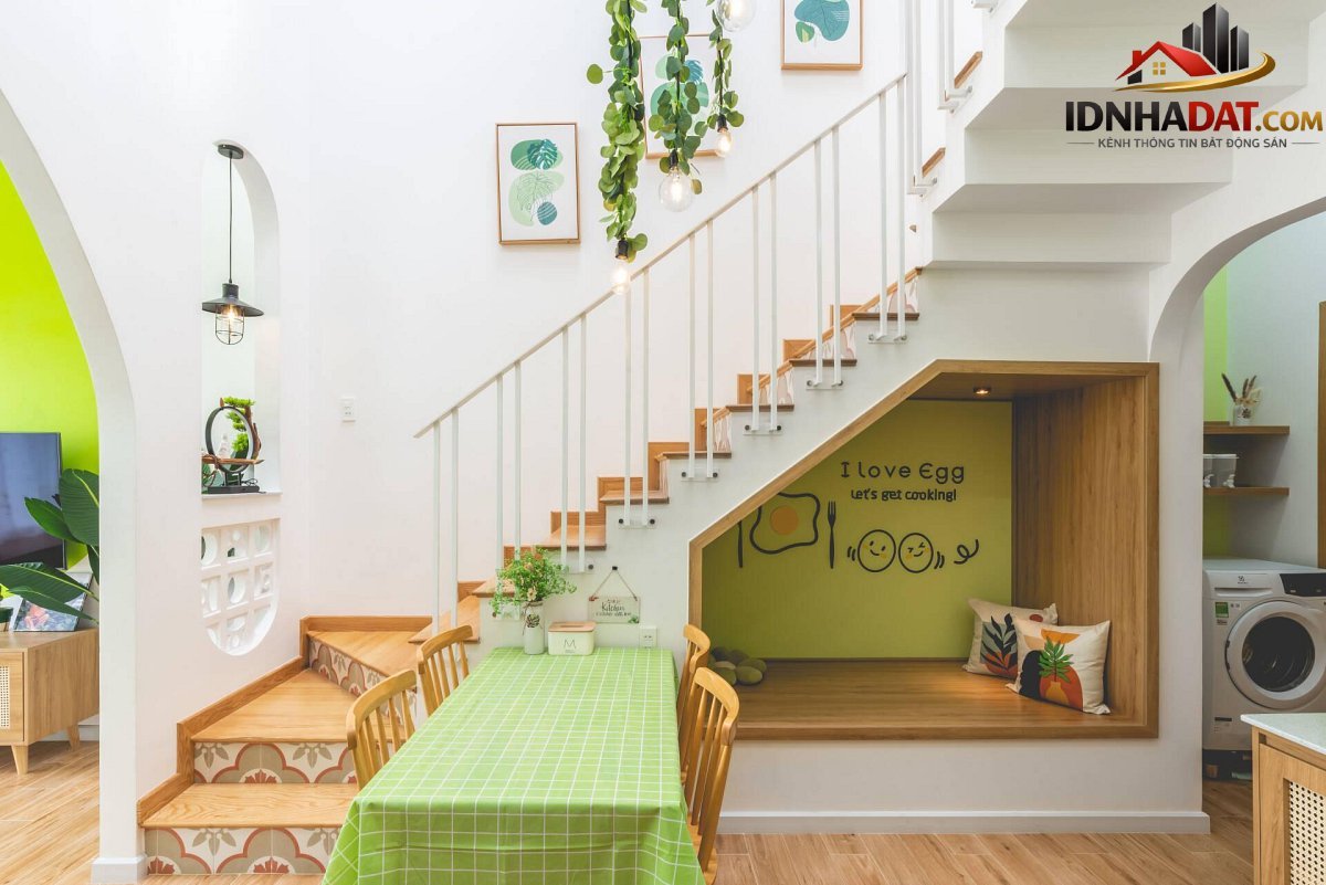 Ngôi nhà dùng gam màu chói lóa, độc đáo và đẹp đến không ngờ - Ảnh 14.