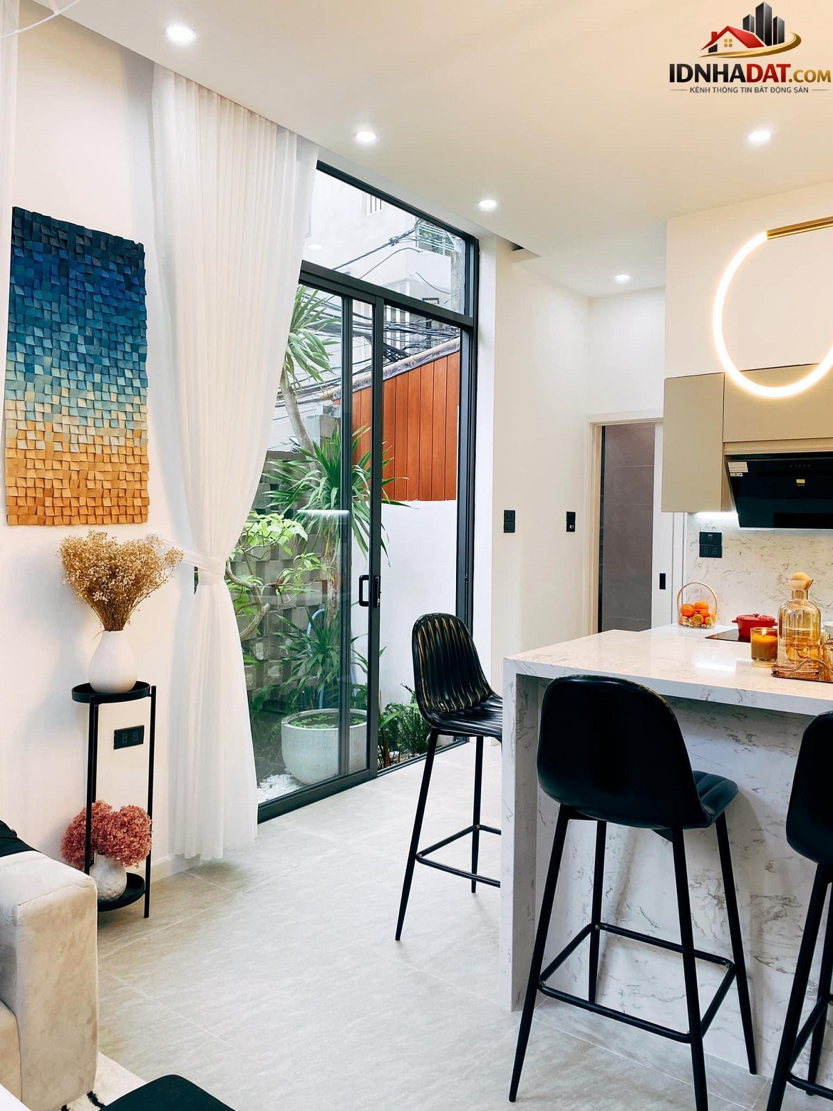 Ngôi nhà phố luôn trong lành nhờ được bọc bởi khu vườn nhỏ - Ảnh 20.