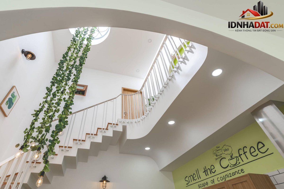 Ngôi nhà dùng gam màu chói lóa, độc đáo và đẹp đến không ngờ - Ảnh 20.