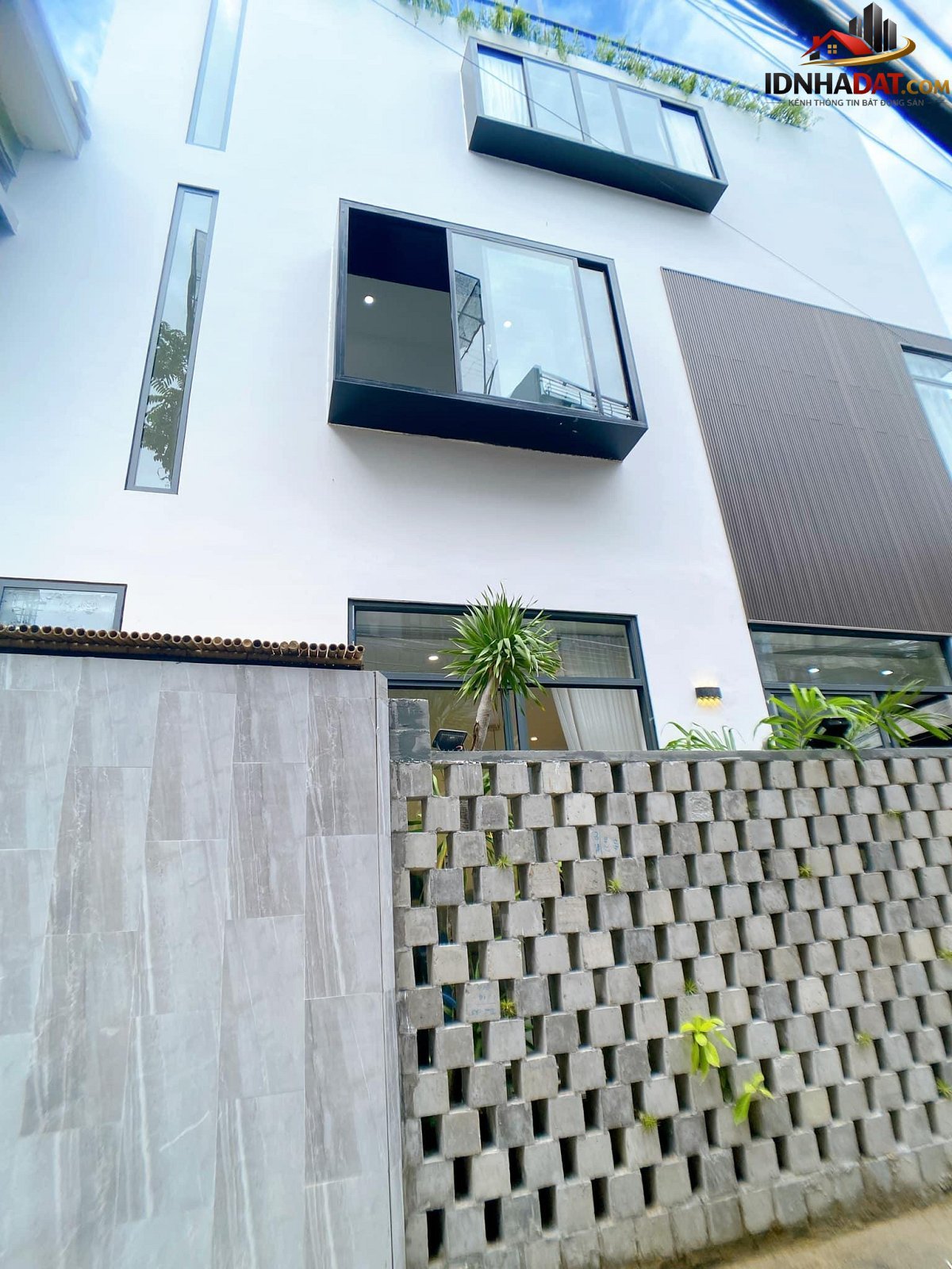 Ngôi nhà phố luôn trong lành nhờ được bọc bởi khu vườn nhỏ - Ảnh 22.