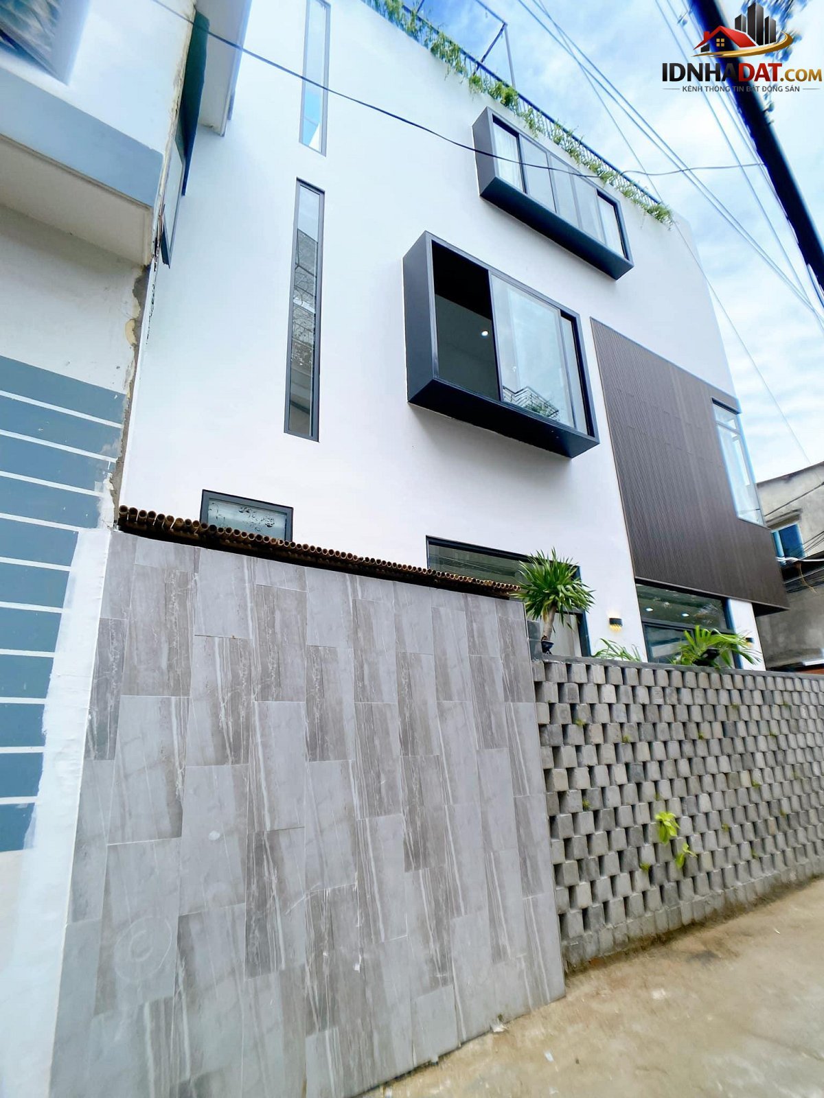 Ngôi nhà phố luôn trong lành nhờ được bọc bởi khu vườn nhỏ - Ảnh 23.