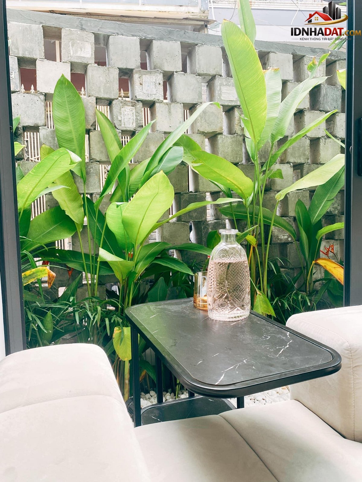 Ngôi nhà phố luôn trong lành nhờ được bọc bởi khu vườn nhỏ - Ảnh 25.