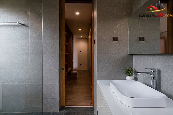 Nhà vườn ba gian đương đại Trà Vinh: Tái định nghĩa vỏ gạch nung và không gian đệm- Ảnh 14.