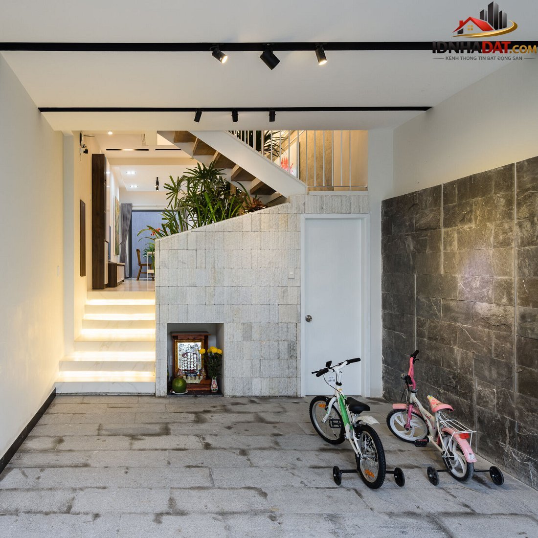 Thiết kế nhà phố lệch tầng ba thế hệ tại TP.HCM: Tối ưu diện tích và ánh sáng- Ảnh 4. Thiết kế nhà phố lệch tầng ba thế hệ tại TP.HCM: Tối ưu diện tích và ánh sáng- Ảnh 4.
