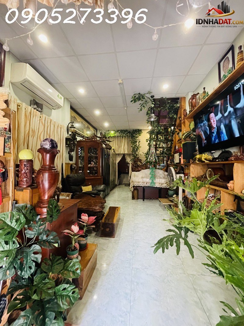 Nội thất toàn gỗ quý hiếm xịn xò- giáp quận 10 – tân bình – chỉ việc dọn vali vào ở – cách hẻm xe – Diện tích 36m2 – Giá 4.8 tỷ