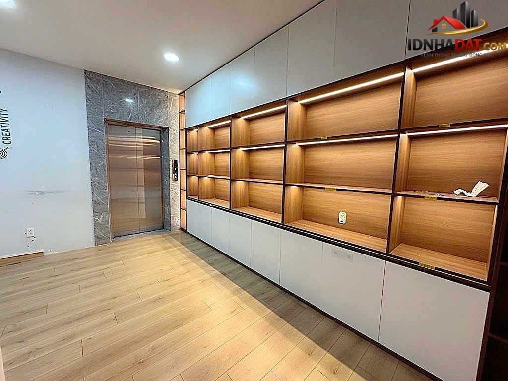 Hiếm duy nhất nhà bán 5 tầng thang máy xe hơi ngủ trong nhà Đường Bến Vân Đồn – Phường cũ Khánh Hội Quận 4 – Phường mới Khánh Hội – Thành phố Hồ Chí Minh diện tích 86m2 giá 19.5 tỷ