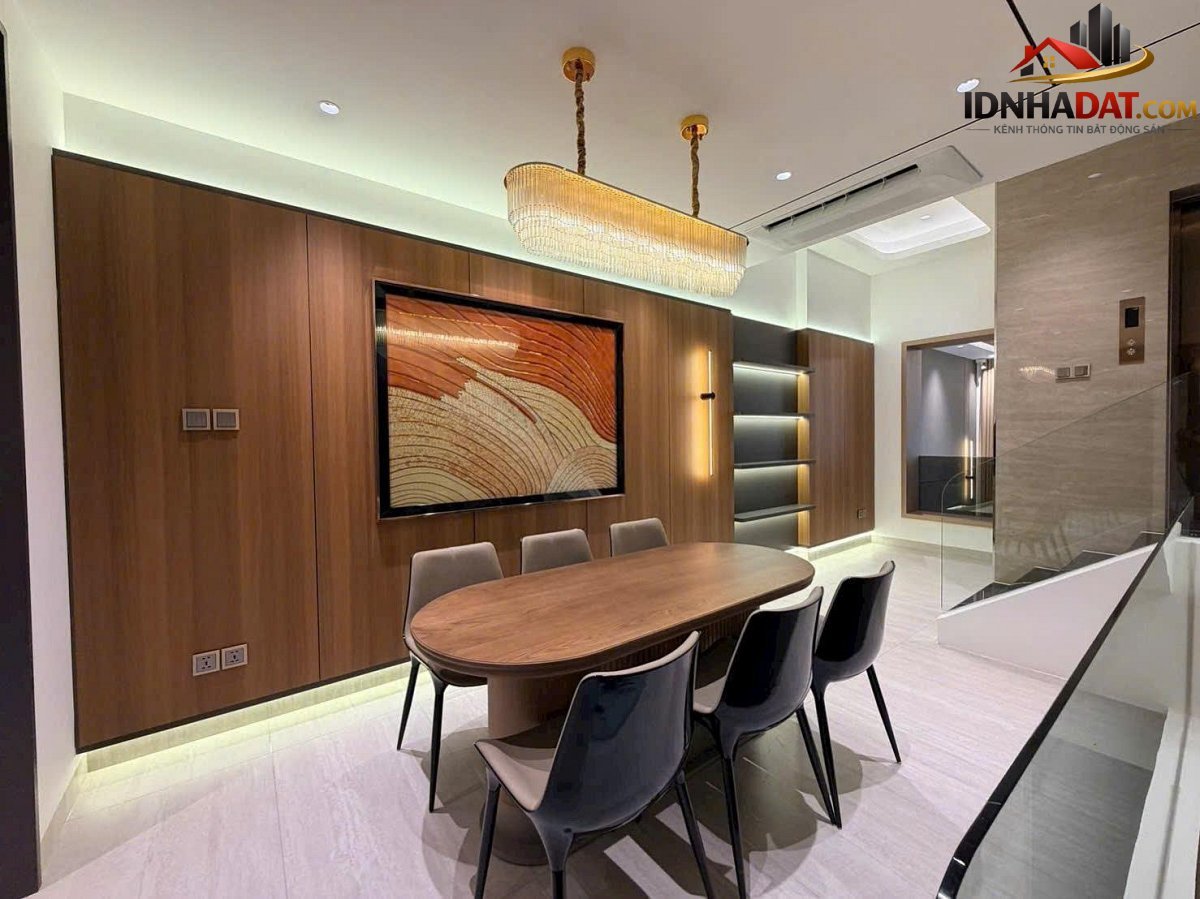 Nhà cạnh vincom, 4x19m, có thang máy, 5 tầng, chỉ hơn 15 tỷ Bán nhà đất Đường Huỳnh Tấn Phát – Phường cũ Phú Thuận Quận 7 – Phường mới Phú Thuận – Thành phố Hồ Chí Minh