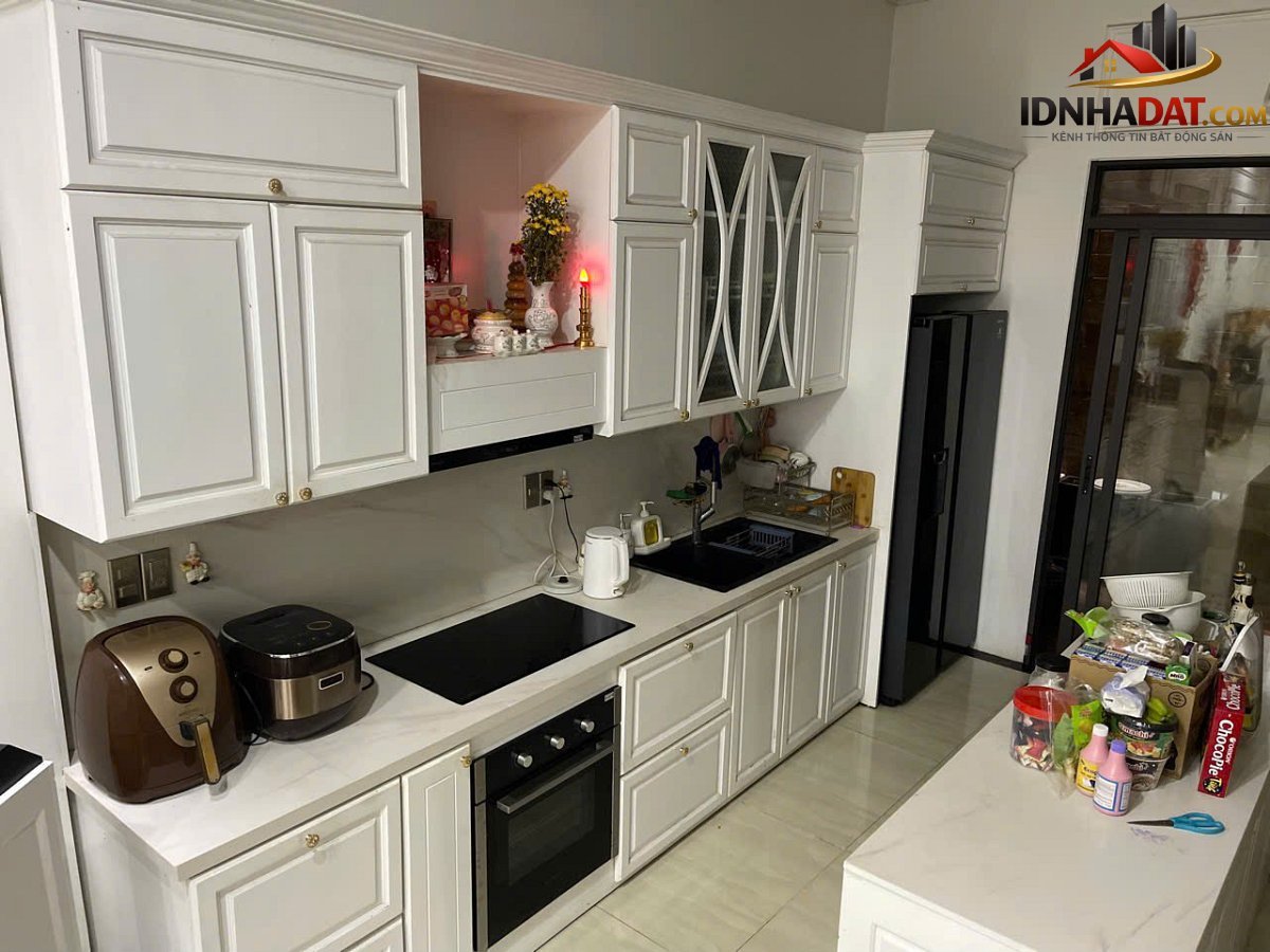 Chủ gia đình đang ở bán nhà riêng để chuyển nơi công tác. Nhà 3 tầng mới full nội thất xịn Bán nhà đất Đường Trưng Nữ Vương – Phường cũ Hòa Thuận Tây Quận Hải Châu – Phường mới Hòa Thuận Tây – Thành phố Đà Nẵng 242m2 7.7 tỷ