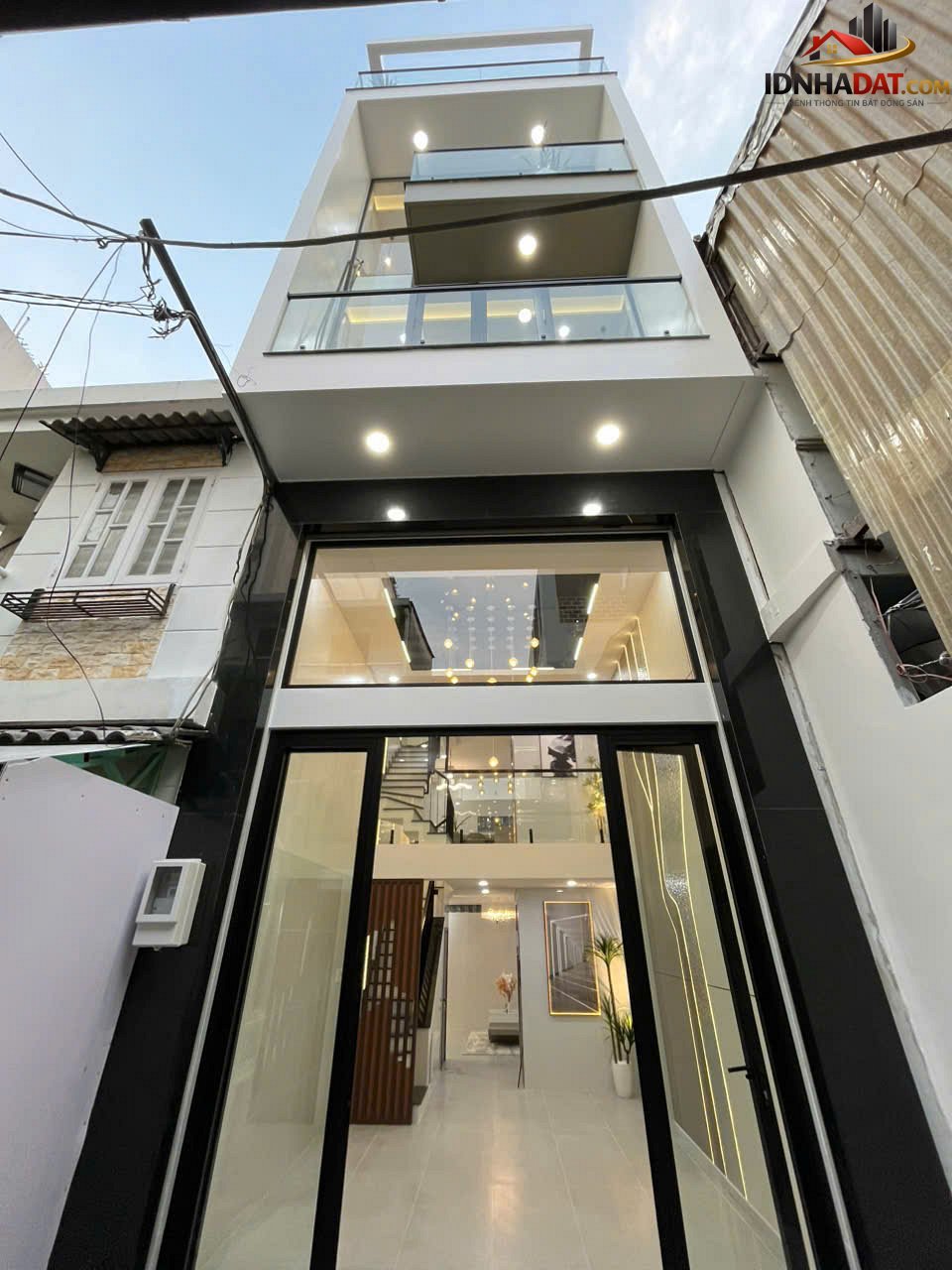 Hàng Hiếm Quận 11 , Nhà Mới Thang Máy, Full Nội Thất Bán nhà đất Đường Lạc Long Quân – Phường cũ 3 Quận 11 – Phường mới 3 – Thành phố Hồ Chí Minh 41m2 8.4 tỷ