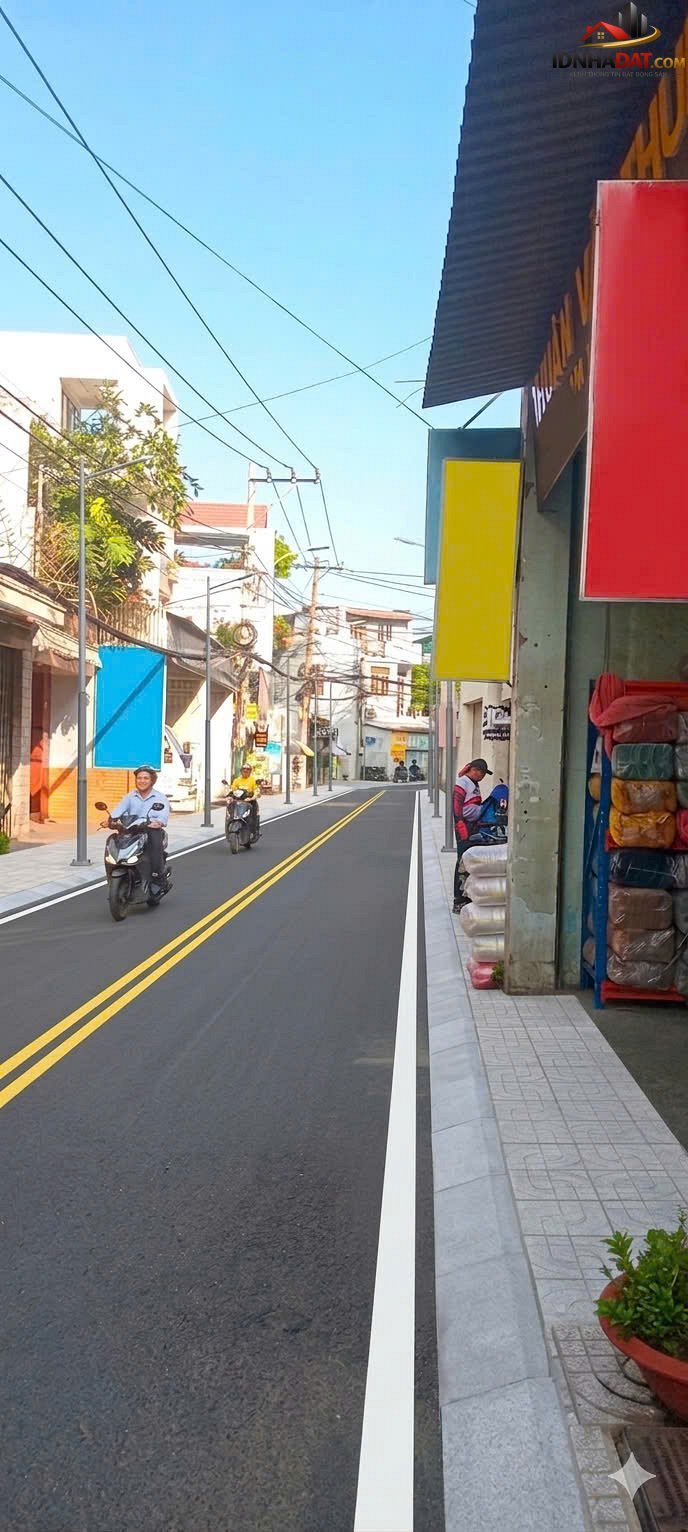 Bán nhà mặt tiền hồng lạc tân binh 120m giá 15 tỷ – Đường Nguyễn Hồng Đào – Phường cũ 11 – Thành phố Hồ Chí Minh