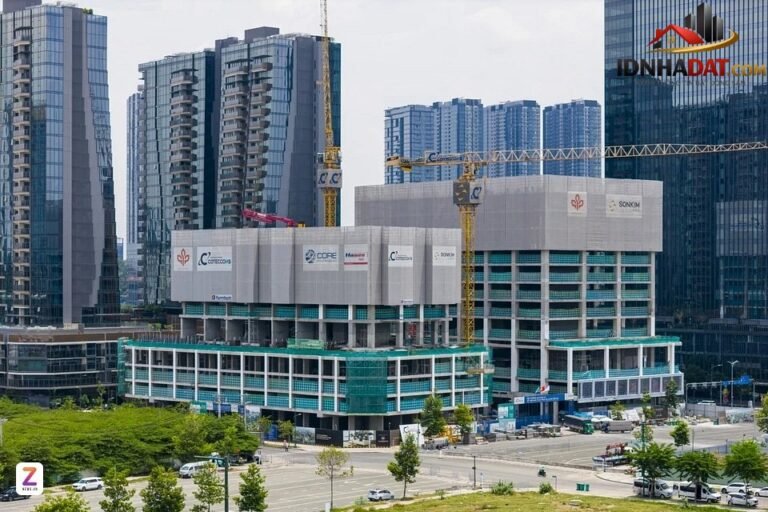 Xu Hướng Thị Trường Bất Động Sản 2026 – 2027: Nghịch Lý Giữa Căn Hộ Cũ Giảm Giá và Hàng Mới Mở Bán Vẫn Đắt Đỏ