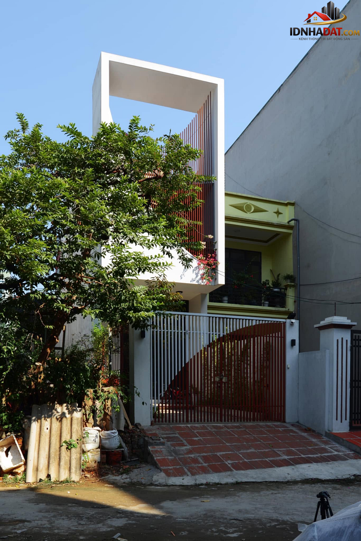 Nhà hướng Tây tại Vĩnh Phúc: Bẫy nắng và dựng phễu đón gió cho đất hẹp- Ảnh 1. Nhà hướng Tây tại Vĩnh Phúc: Bẫy nắng và dựng phễu đón gió cho đất hẹp- Ảnh 1.