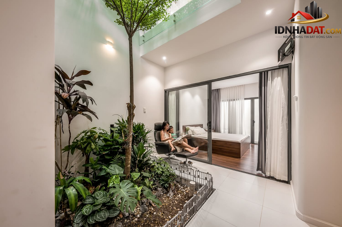 Nhà ống 3 tầng hóa giải sự ngột ngạt nhờ lõi thông tầng và thông gió xuyên phòng- Ảnh 9. Nhà ống 3 tầng hóa giải sự ngột ngạt nhờ lõi thông tầng và thông gió xuyên phòng- Ảnh 9.