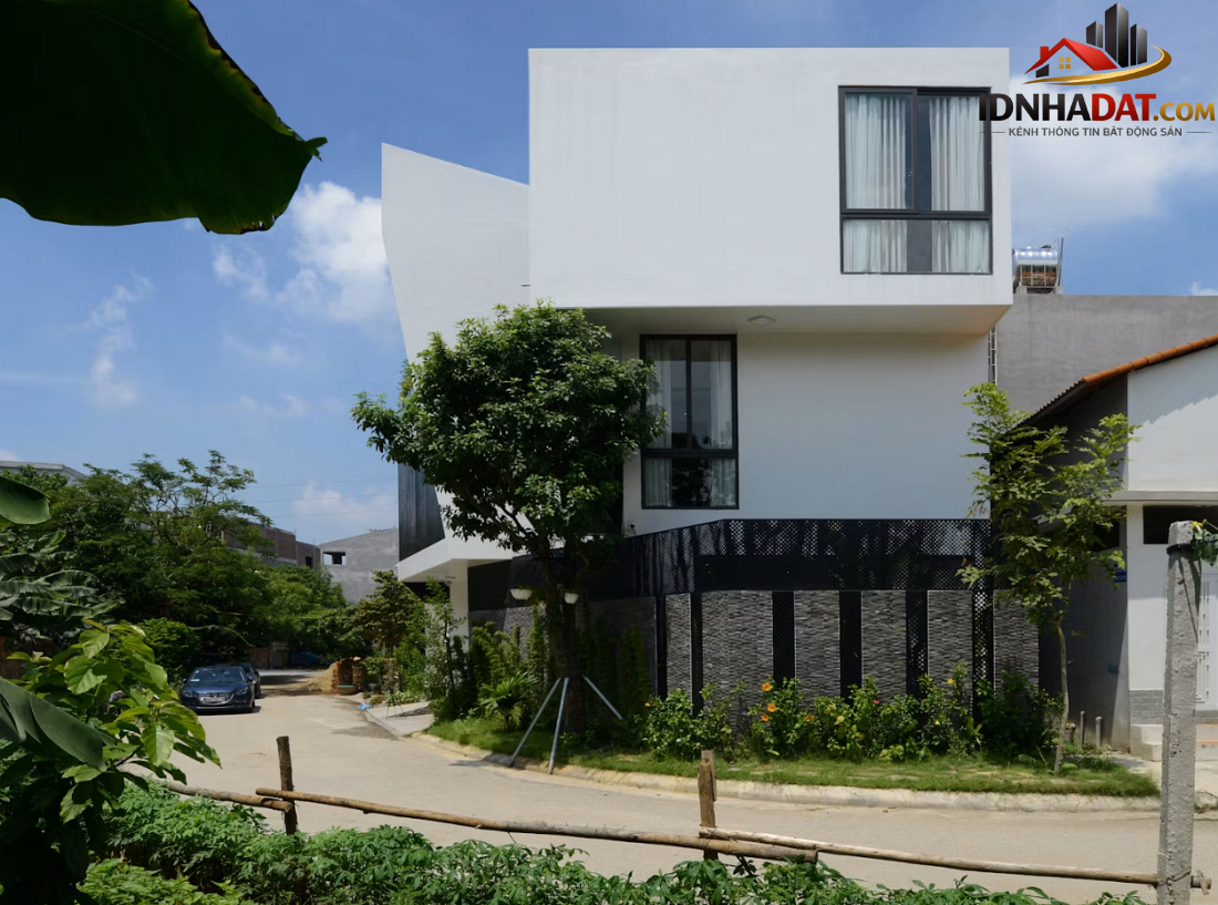 Vuông hóa góc xéo: Lời giải cho nhà phố trên đất phi đối xứng tại Bắc Giang- Ảnh 1. Vuông hóa góc xéo: Lời giải cho nhà phố trên đất phi đối xứng tại Bắc Giang- Ảnh 1.