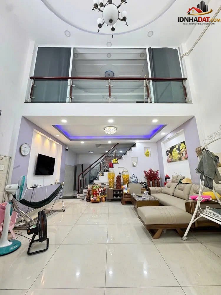 Nhà Tân Phú giáp Quận 11, Hẻm xe hơi vào nhà, Ngang hiếm 5.5M, 3 tầng, 4PN, 3WC, Chỉ nhỉnh 7 tỷ – Bán nhà đất Đường Tân Phú – Phường cũ Tân Phú Quận Tân Phú – Phường mới Tân Phú – Thành phố Hồ Chí Minh 25m2 7 tỷ