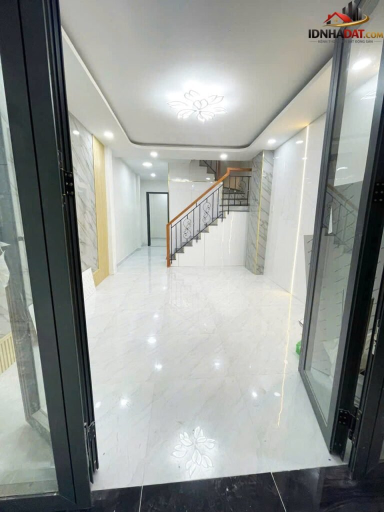 Nhà 2 tầng nở hậu hẻm 125 nguyễn thị tần p.chánh hưng – Phường cũ 1 Quận 8 – Phường mới 1 – Thành phố Hồ Chí Minh Diện tích 38m2 Giá 4.68 tỷ