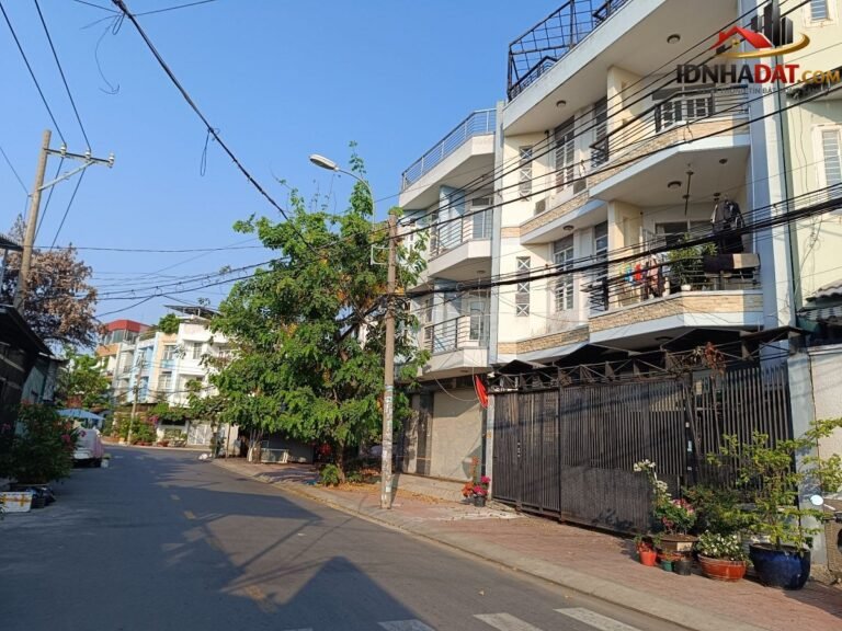 Căn góc mặt tiền ngay chợ phú lợi 2 – Đường Ba Tơ – Quận 7 – Thành phố Hồ Chí Minh – Diện tích 130m2 – Giá 11.9 tỷ