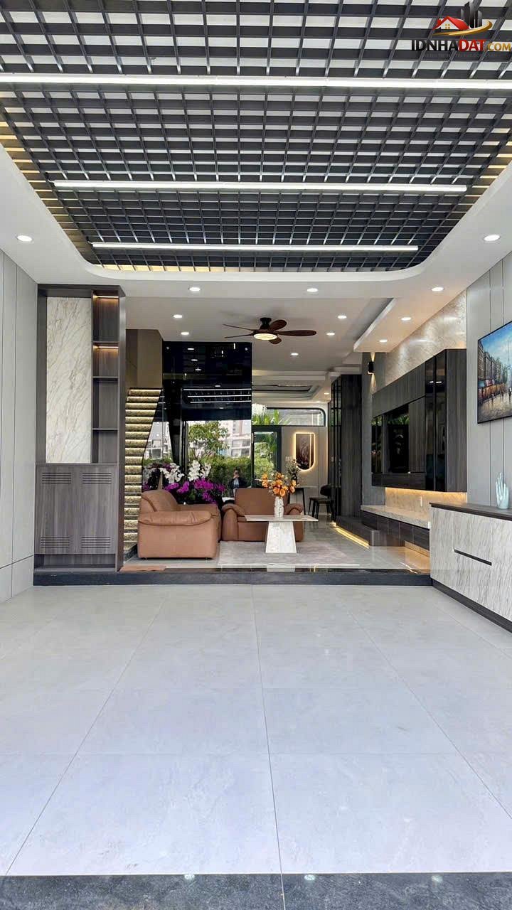 Giảm ngay 1 tỷ, nhà cạnh phú mỹ hưng, có tháng máy, full nội thất, chỉ 16.5 tỷ – Bán nhà đất Đường Hoàng Quốc Việt – Phường cũ Phú Thuận Quận 7 – Phường mới Phú Thuận – Thành phố Hồ Chí Minh