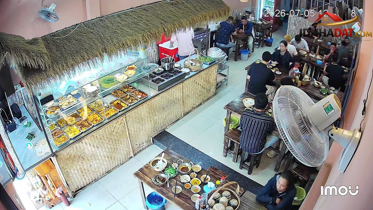 Sang nhượng quán cơm văn phòng và gia đình Đường CN1 – Phường cũ Tây Thạnh Quận Tân Phú – Phường mới Tây Thạnh – Thành phố Hồ Chí Minh diện tích 100m2 giá 200 triệu