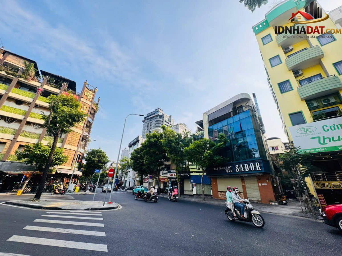 Vị trí khan hiếm lõi trung tâm- bán nhà mặt tiền yersin, quận 1- ngang khủng 15m 21m- đang cho thuê 280m2 16.9 tỷ