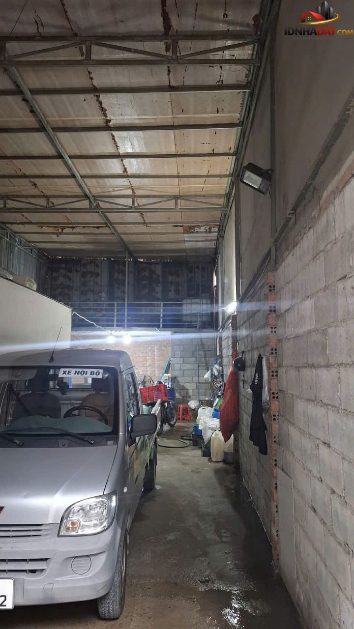 Chỉ 40tr/m2 nhà xưởng Đường Bình Thành – Phường cũ Bình Hưng Hòa B Quận Bình Tân – Phường mới Bình Hưng Hòa – Thành phố Hồ Chí Minh diện tích 305m2 giá 12.3 tỷ